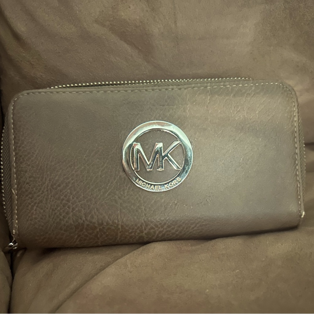 Zippy Brown Leather Michael Kors MK Wallet
